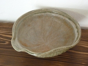 灰釉片口すり鉢